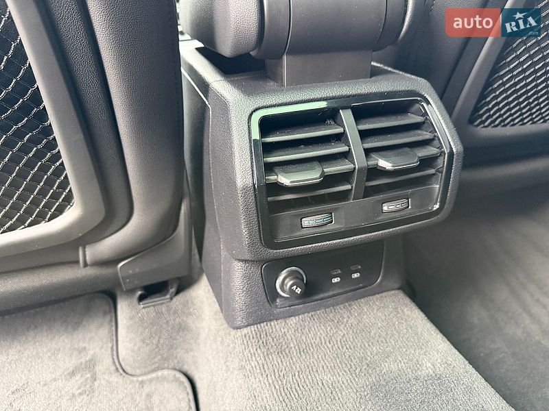 Позашляховик / Кросовер Audi Q3 2024 в Дніпрі