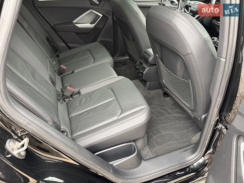 Позашляховик / Кросовер Audi Q3 2024 в Дніпрі