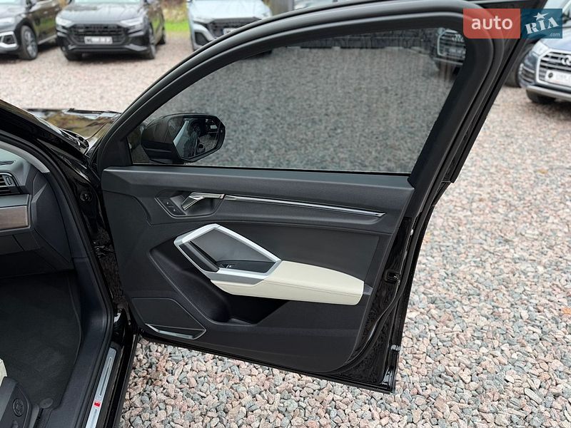 Позашляховик / Кросовер Audi Q3 2021 в Києві