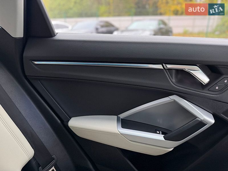 Позашляховик / Кросовер Audi Q3 2021 в Києві