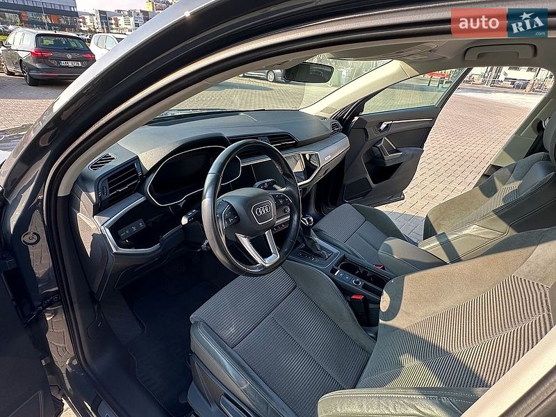 Внедорожник / Кроссовер Audi Q3 2021 в Тернополе