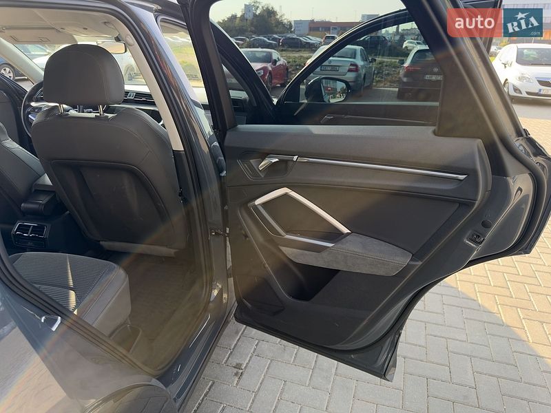 Внедорожник / Кроссовер Audi Q3 2021 в Тернополе
