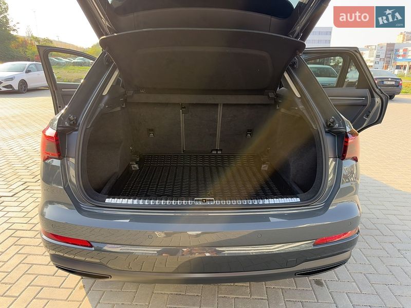 Внедорожник / Кроссовер Audi Q3 2021 в Тернополе
