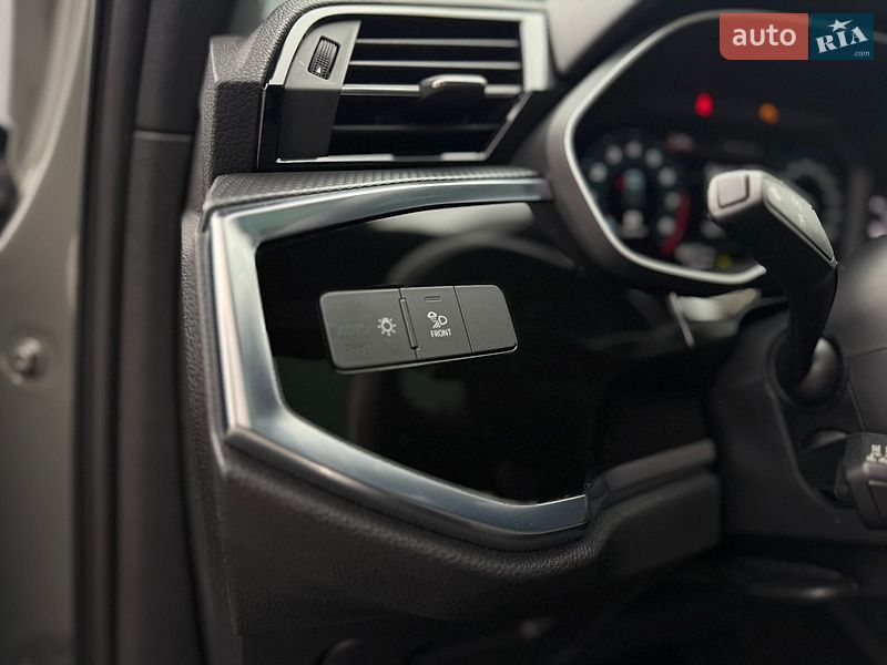Внедорожник / Кроссовер Audi Q3 2024 в Тернополе