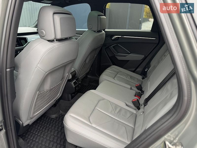 Внедорожник / Кроссовер Audi Q3 2024 в Тернополе