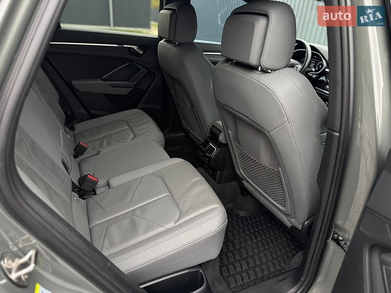 Внедорожник / Кроссовер Audi Q3 2024 в Тернополе