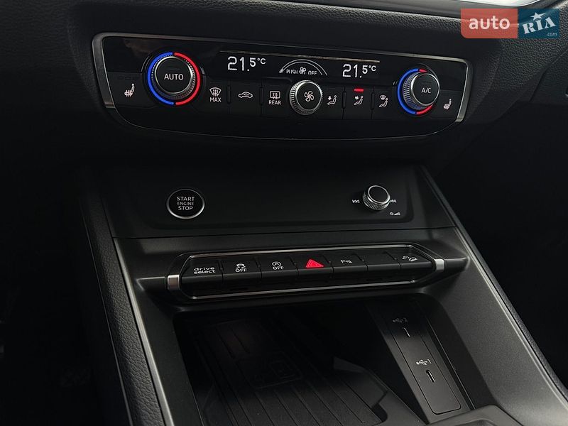 Внедорожник / Кроссовер Audi Q3 2024 в Тернополе