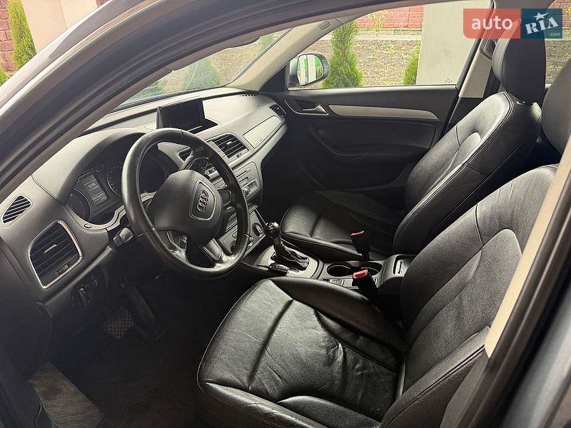 Внедорожник / Кроссовер Audi Q3 2012 в Староконстантинове