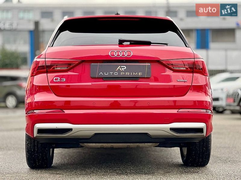 Внедорожник / Кроссовер Audi Q3 2021 в Киеве