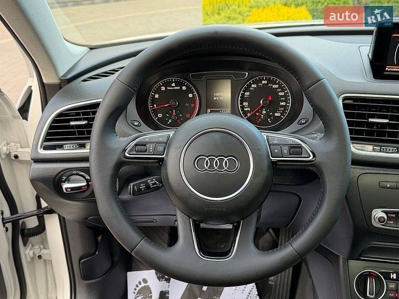 Внедорожник / Кроссовер Audi Q3 2015 в Стрые