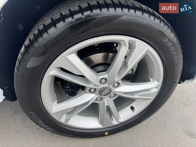 Позашляховик / Кросовер Audi Q3 2020 в Києві