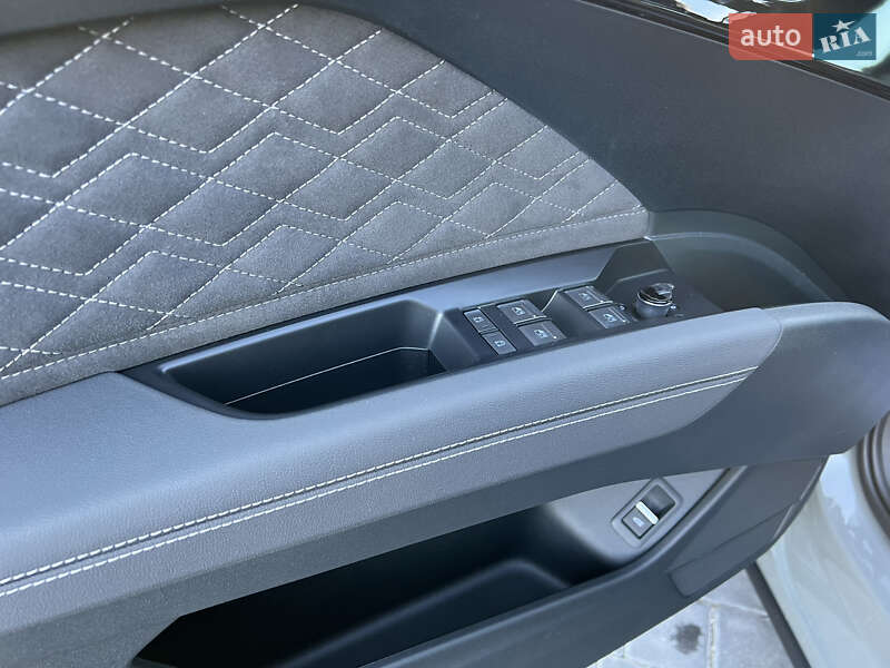 Позашляховик / Кросовер Audi Q4 e-tron 2023 в Івано-Франківську