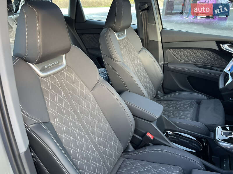 Позашляховик / Кросовер Audi Q4 e-tron 2023 в Івано-Франківську