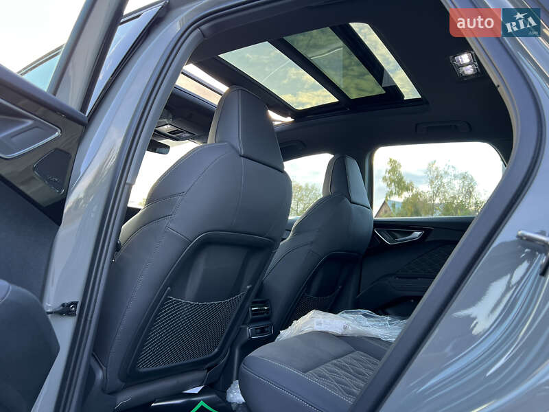 Позашляховик / Кросовер Audi Q4 e-tron 2023 в Івано-Франківську