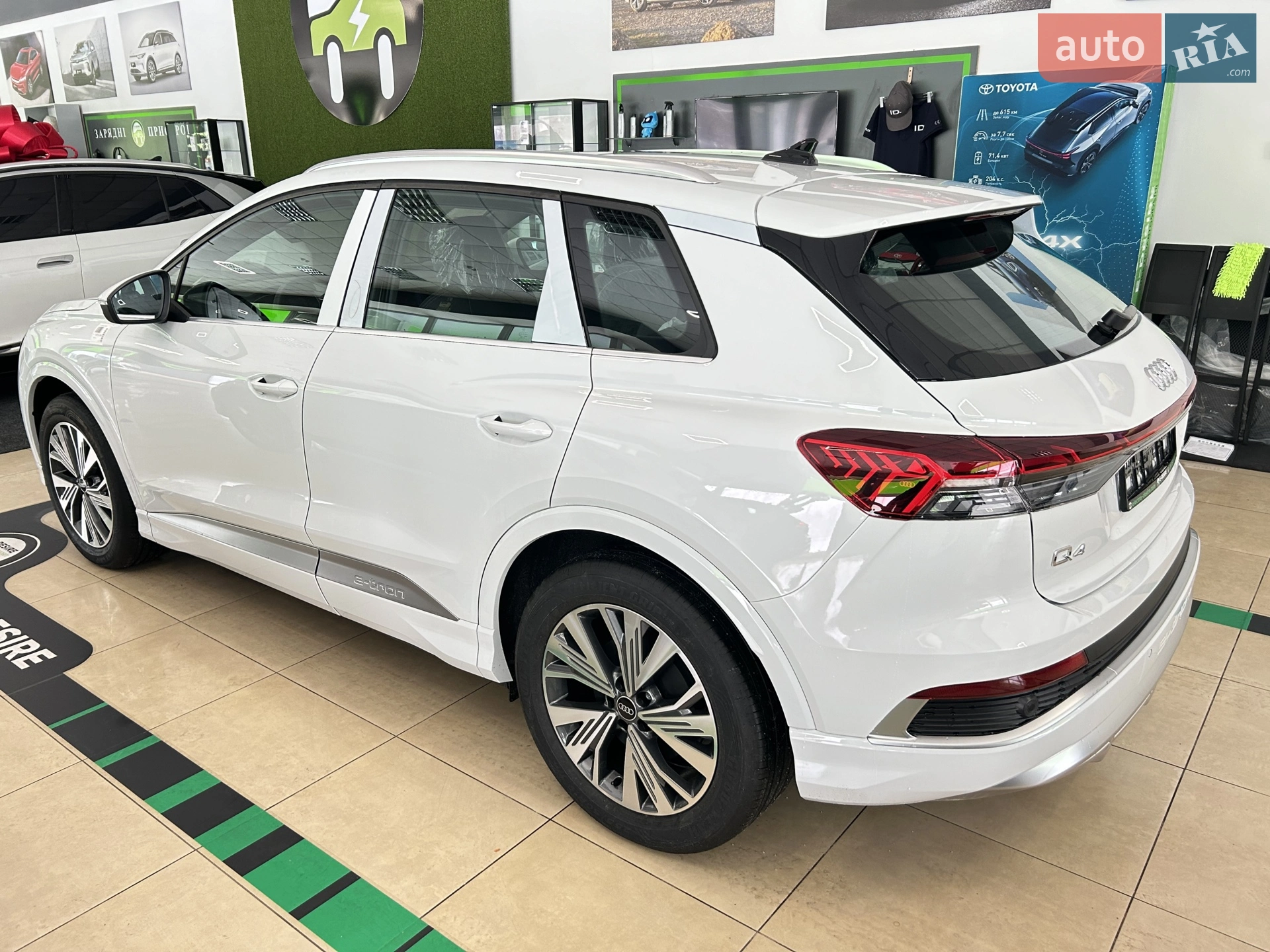 Audi Q4 e-tron 2023 VIN LFVVB9G31P5224873 фото оголошення 4 з 8