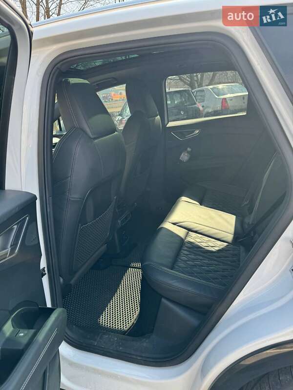 Внедорожник / Кроссовер Audi Q4 e-tron 2021 в Полтаве