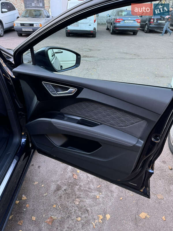 Позашляховик / Кросовер Audi Q4 e-tron 2023 в Києві