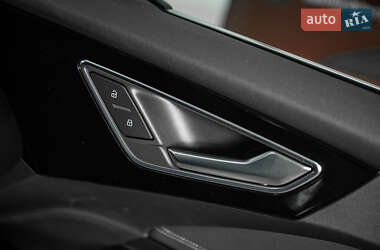 Внедорожник / Кроссовер Audi Q4 e-tron 2022 в 