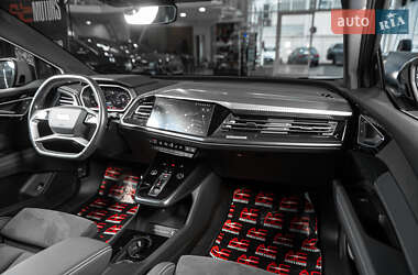 Внедорожник / Кроссовер Audi Q4 e-tron 2022 в 