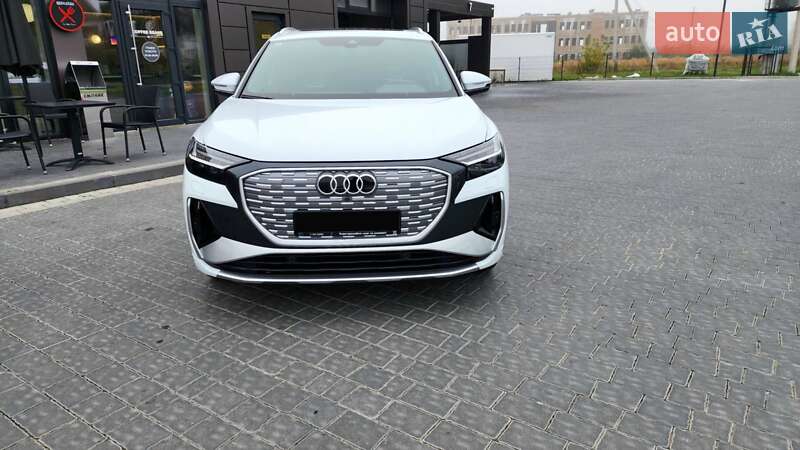 Позашляховик / Кросовер Audi Q4 e-tron 2023 в Івано-Франківську