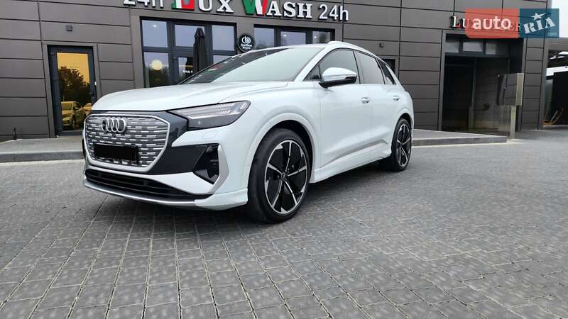 Внедорожник / Кроссовер Audi Q4 e-tron 2023 в 