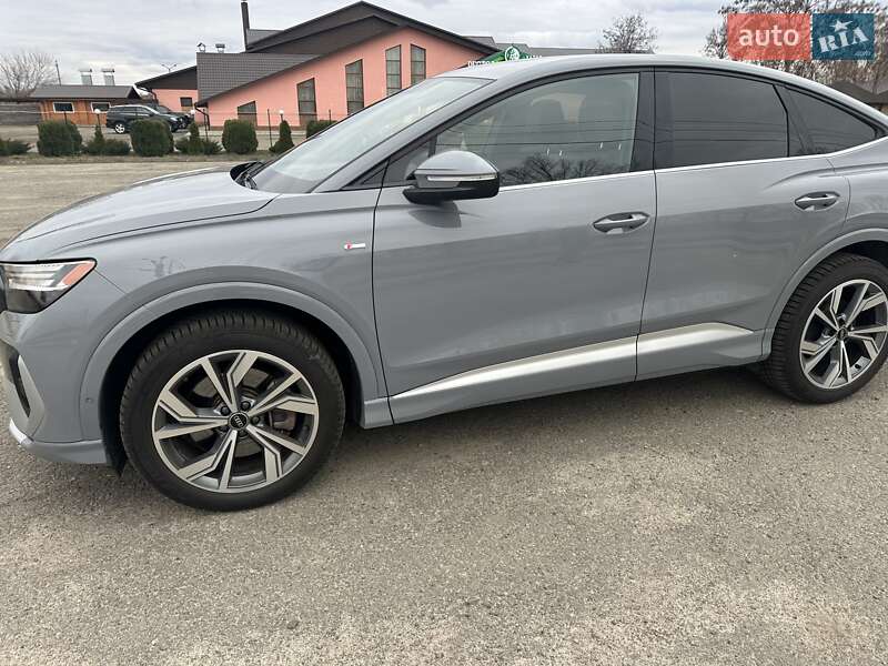 Позашляховик / Кросовер Audi Q4 e-tron 2022 в Києві