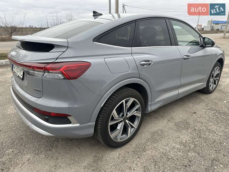 Позашляховик / Кросовер Audi Q4 e-tron 2022 в Києві