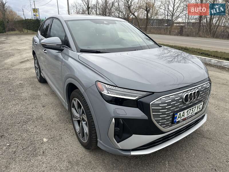 Позашляховик / Кросовер Audi Q4 e-tron 2022 в Києві