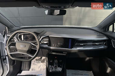 Позашляховик / Кросовер Audi Q4 e-tron 2024 в 