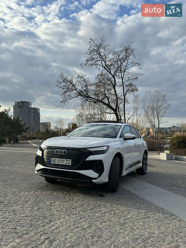 Позашляховик / Кросовер Audi Q4 e-tron 2023 в Дніпрі
