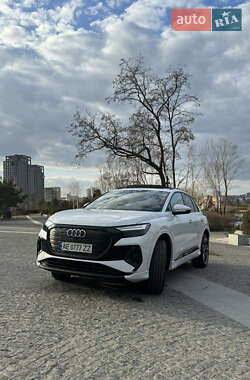 Внедорожник / Кроссовер Audi Q4 e-tron 2023 в 