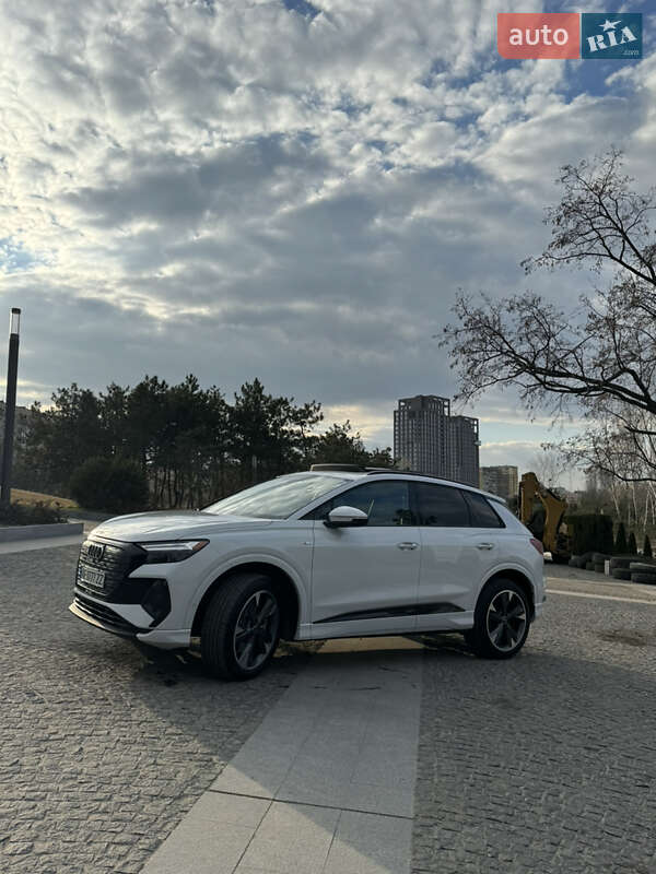Позашляховик / Кросовер Audi Q4 e-tron 2023 в Дніпрі