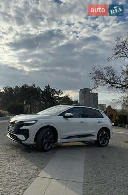 Внедорожник / Кроссовер Audi Q4 e-tron 2023 в 