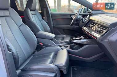 Позашляховик / Кросовер Audi Q4 e-tron 2022 в 