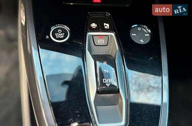 Позашляховик / Кросовер Audi Q4 e-tron 2022 в 