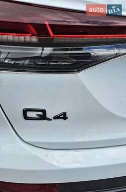 Позашляховик / Кросовер Audi Q4 e-tron 2023 в 