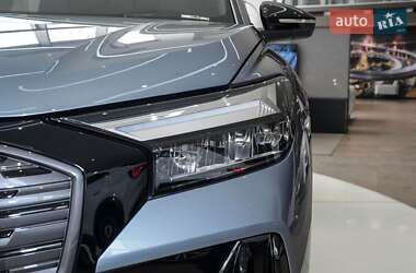 Позашляховик / Кросовер Audi Q4 e-tron 2024 в 