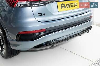 Позашляховик / Кросовер Audi Q4 e-tron 2024 в 