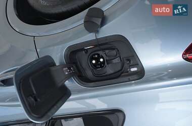 Позашляховик / Кросовер Audi Q4 e-tron 2024 в 