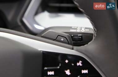 Позашляховик / Кросовер Audi Q4 e-tron 2024 в 