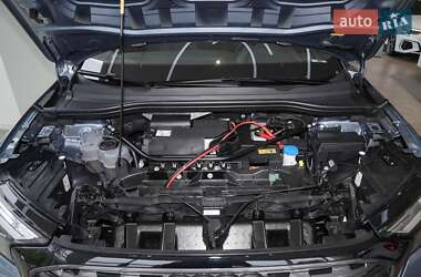 Позашляховик / Кросовер Audi Q4 e-tron 2024 в 
