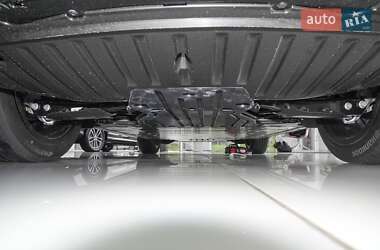 Позашляховик / Кросовер Audi Q4 e-tron 2024 в 