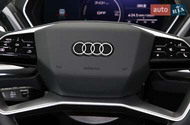 Позашляховик / Кросовер Audi Q4 e-tron 2024 в 