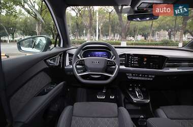 Позашляховик / Кросовер Audi Q4 e-tron 2024 в 