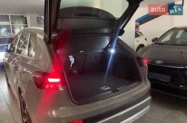 Внедорожник / Кроссовер Audi Q4 e-tron 2025 в 