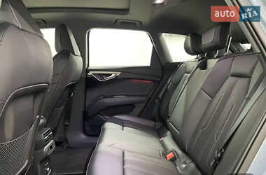 Позашляховик / Кросовер Audi Q4 e-tron 2023 в 
