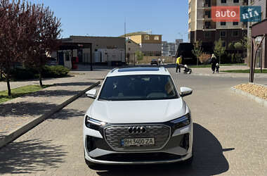 Позашляховик / Кросовер Audi Q4 e-tron 2024 в 
