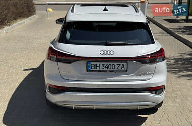 Позашляховик / Кросовер Audi Q4 e-tron 2024 в 
