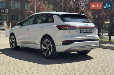 Позашляховик / Кросовер Audi Q4 e-tron 2024 в 