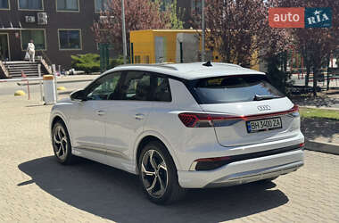 Позашляховик / Кросовер Audi Q4 e-tron 2024 в 